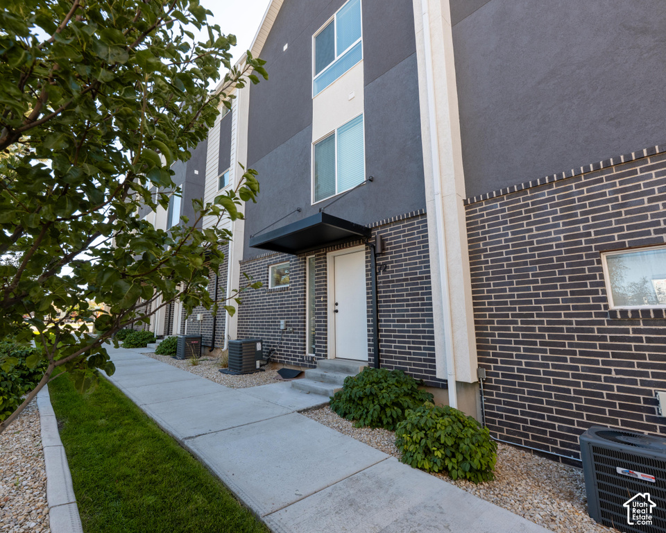 72 E HAMBLIN LN photo 3