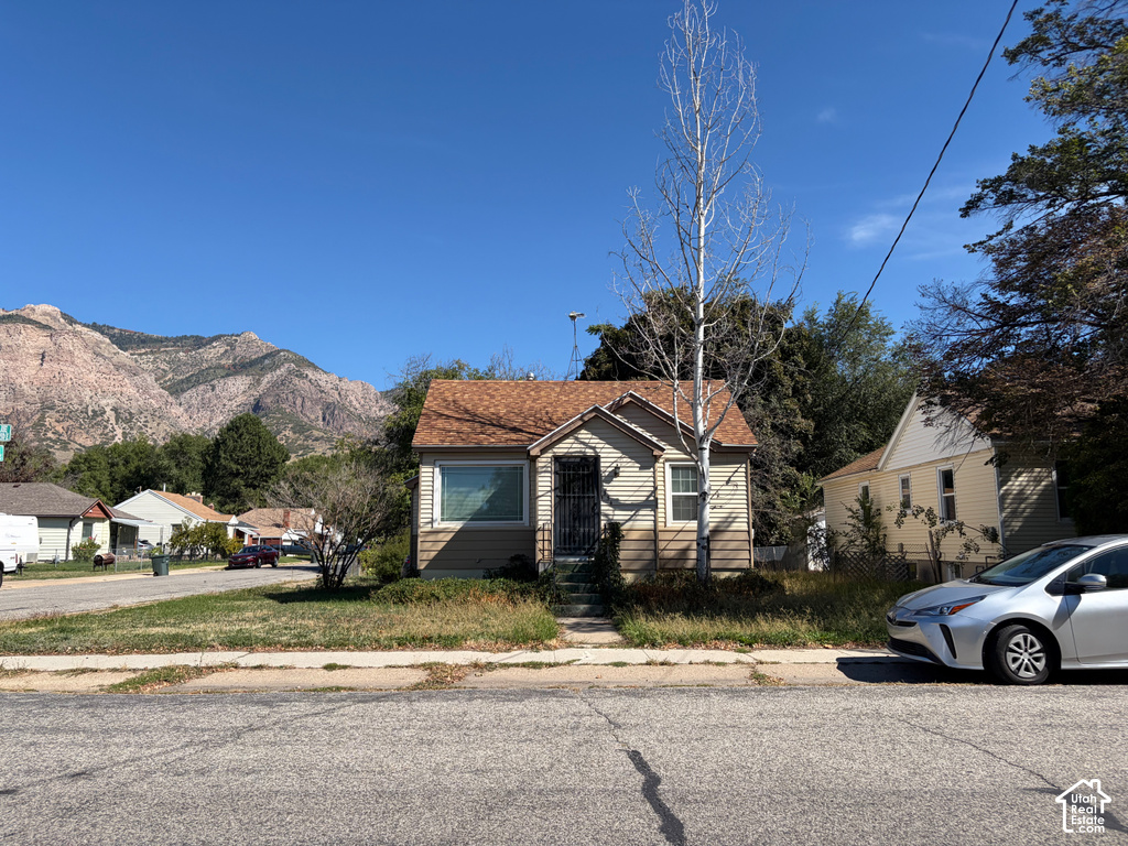954 LIBERTY AVE photo 3