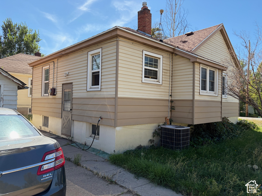 954 LIBERTY AVE photo 4