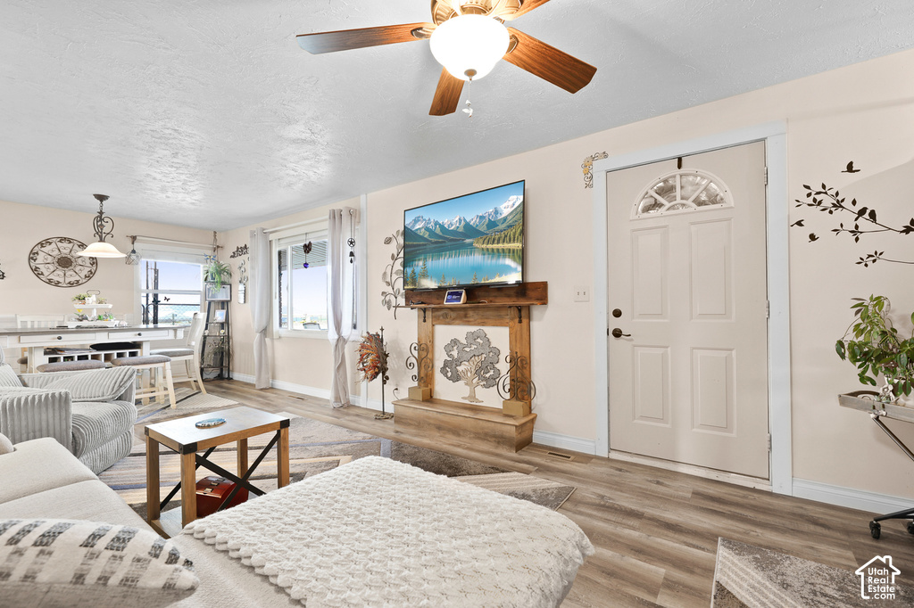 1033 N MAIN photo 4