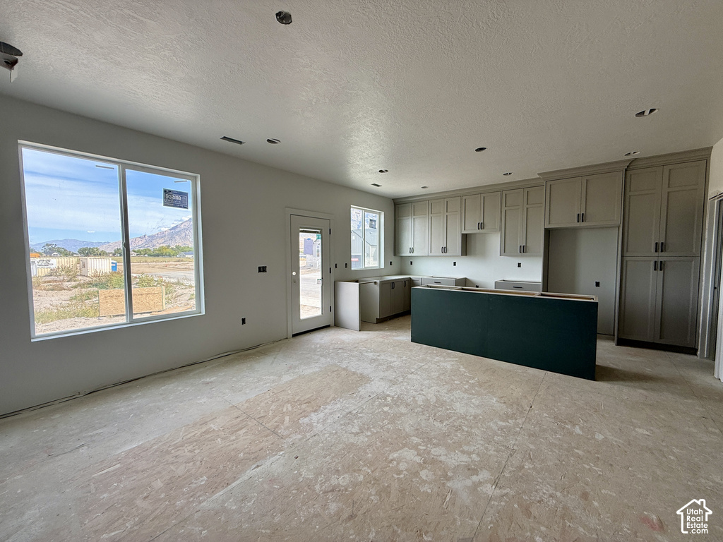 2730 W ALEUTIAN DR photo 3