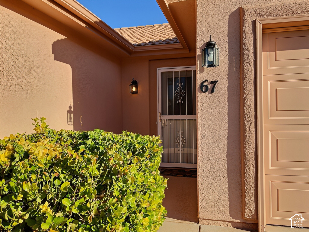 210 N MALL DR photo 2