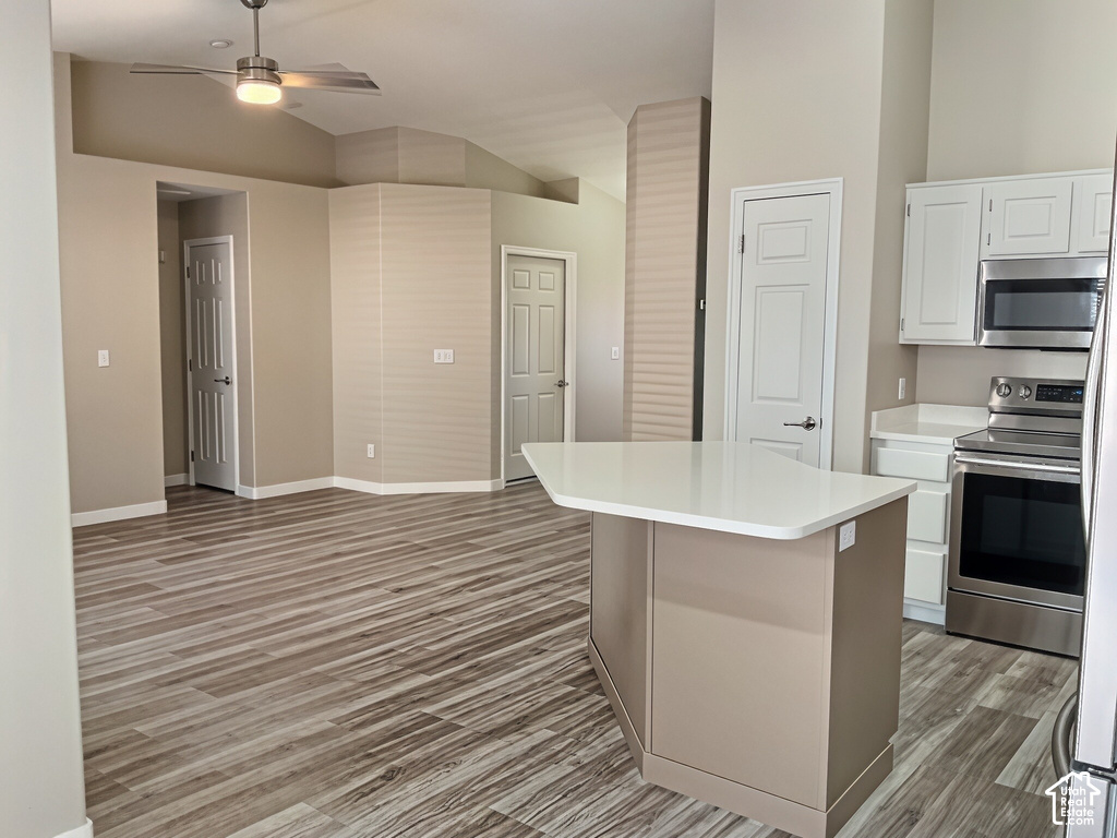 210 N MALL DR photo 4