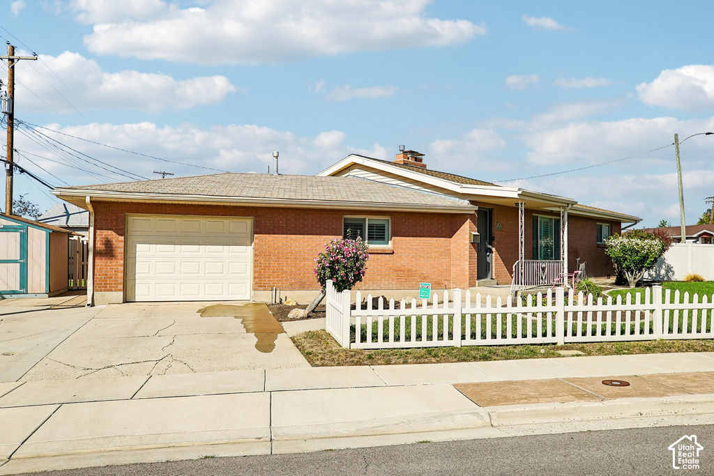 68 W COLUMBIA DR photo 2