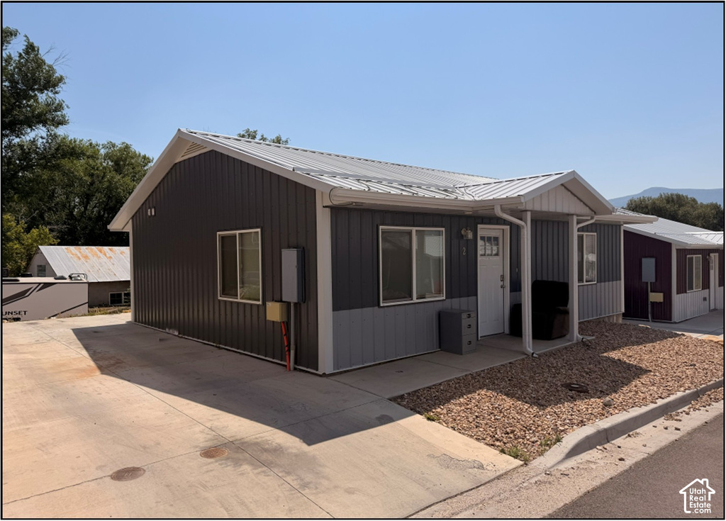 459 N DUCK SPRINGS DR photo 3