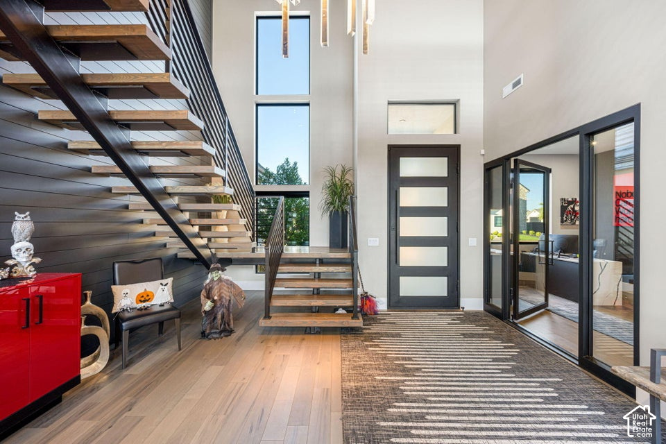646 E PINE ST photo 4