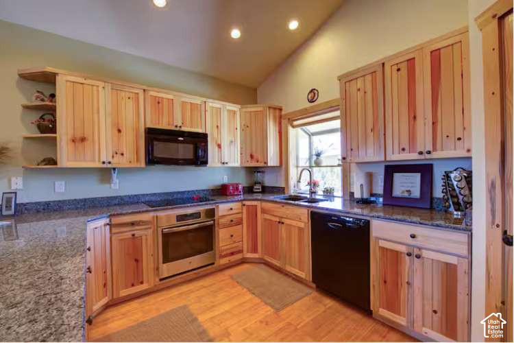 1735 W PINYON HILLS RD photo 4