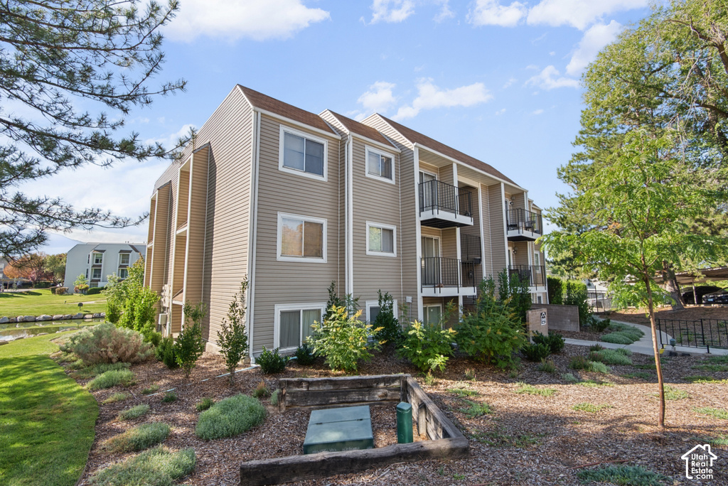 1040 E QUAIL PARK DR photo 3