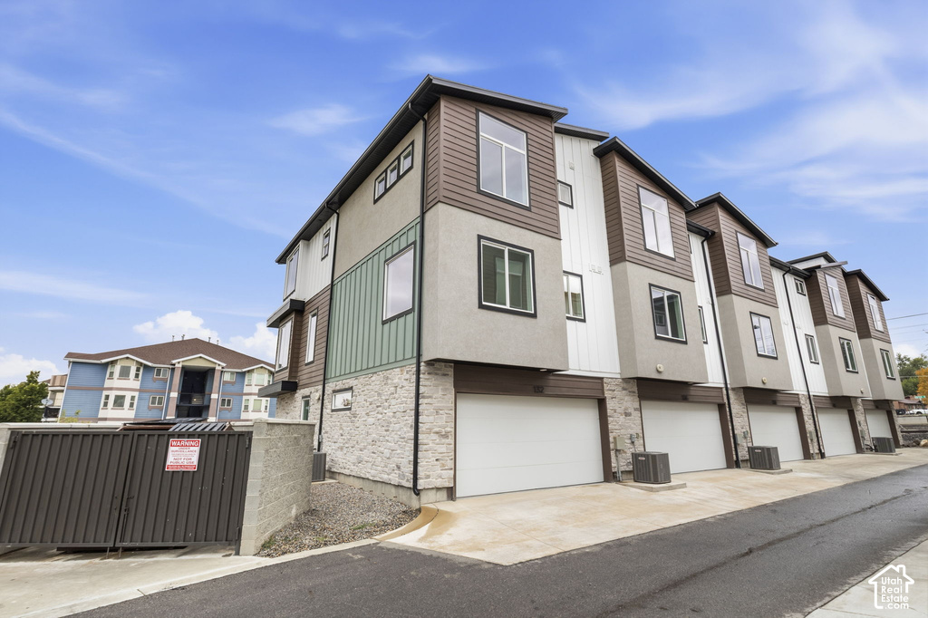 132 E CHAMBORD S CT photo 3