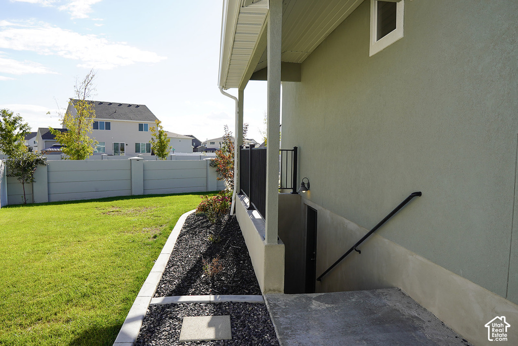 1686 E MEADOWLARK DR photo 3