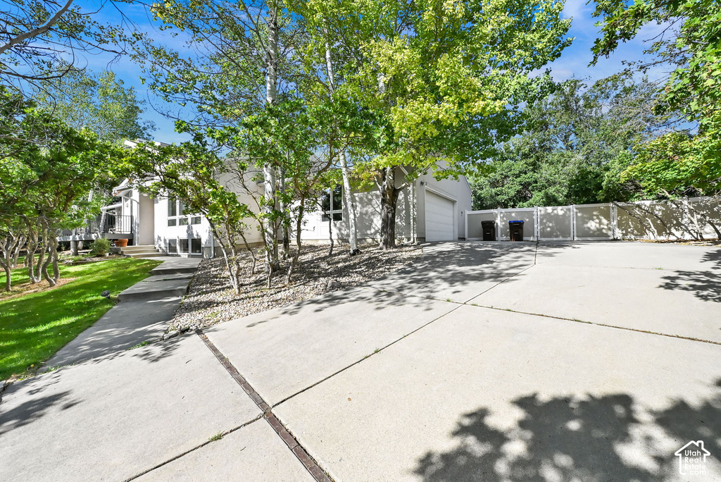 366 S SCENIC DR photo 2