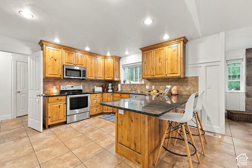 525 E ONEIDA ST photo 3