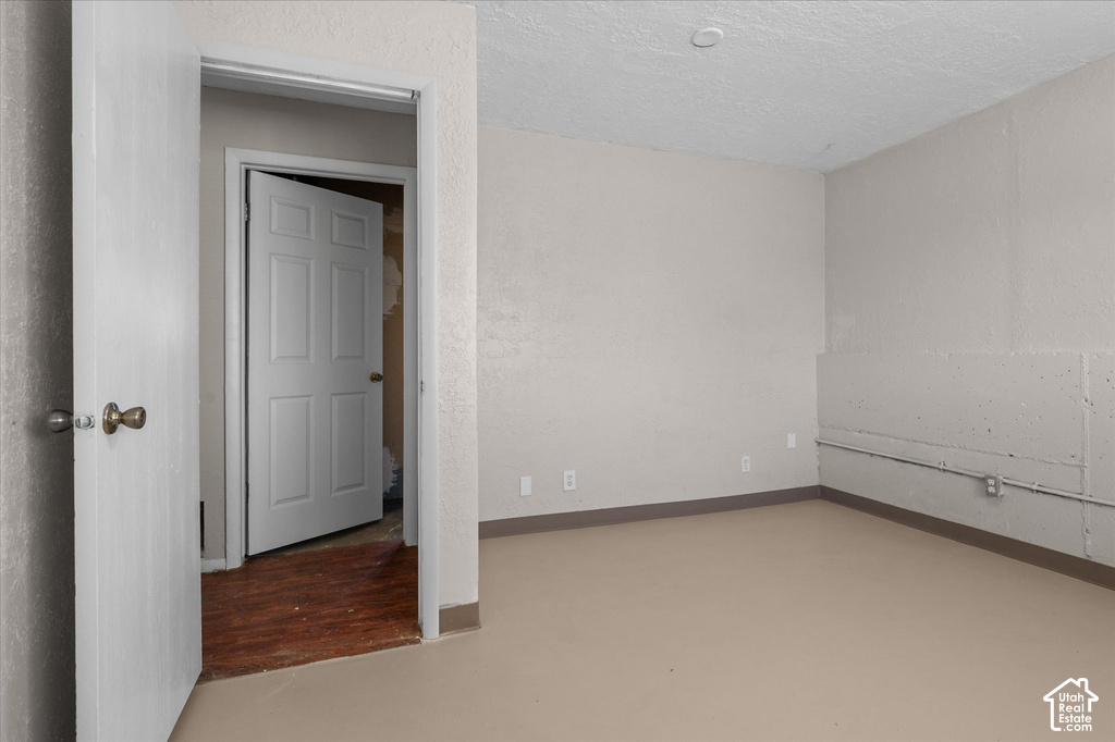 Spacious room featuring neutral wall finishes, wood-finish flooring, and recessed ceiling lighting