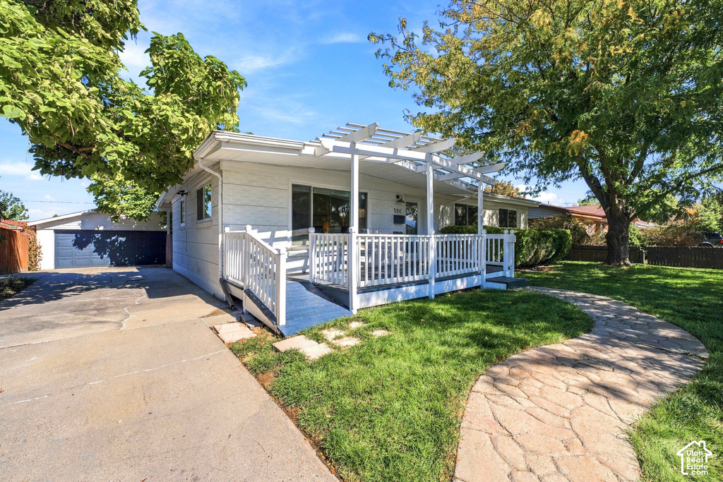 596 W ANDERSON AVE photo 2