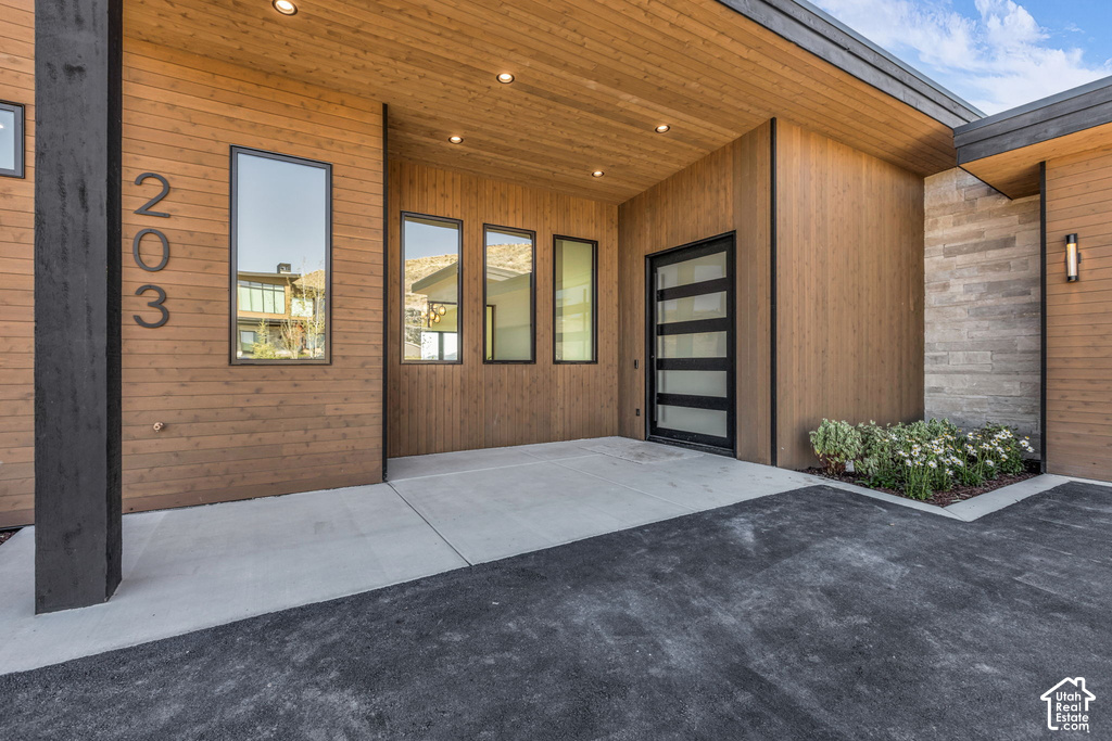 203 W PEACE TREE TRL photo 5