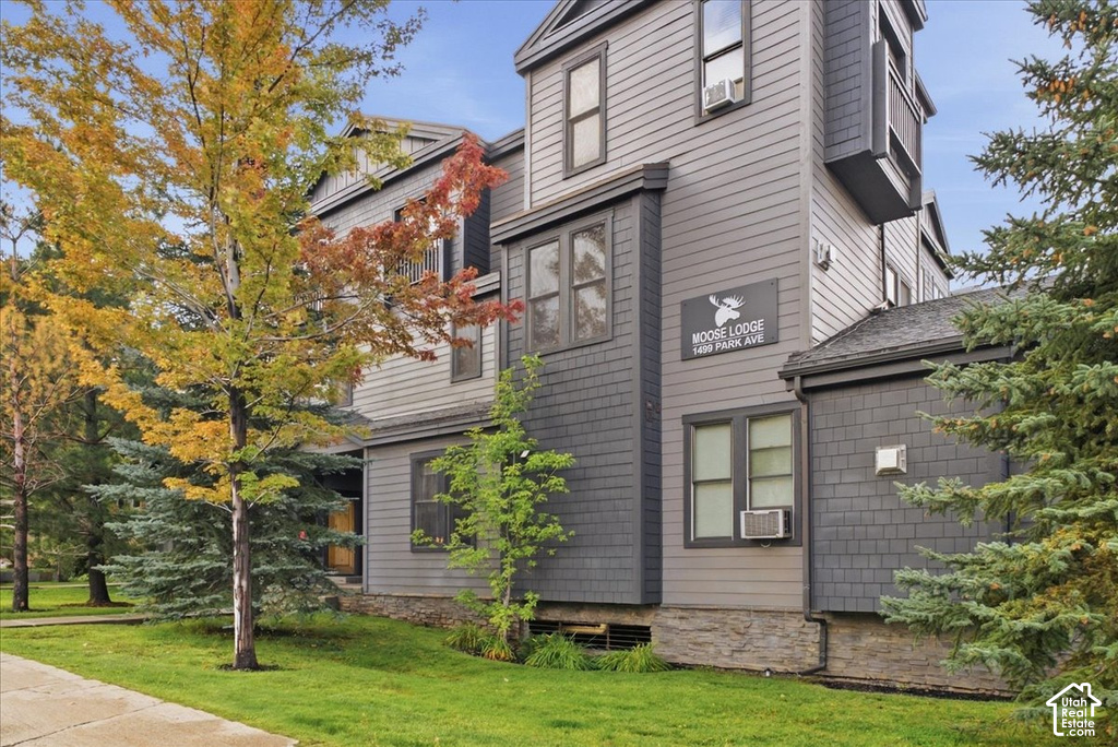 1499 PARK AVE photo 4