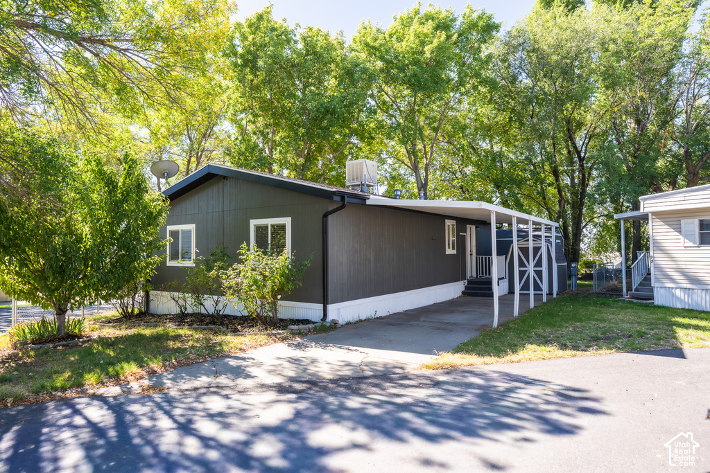 96 BARRINGTON WAY photo 2