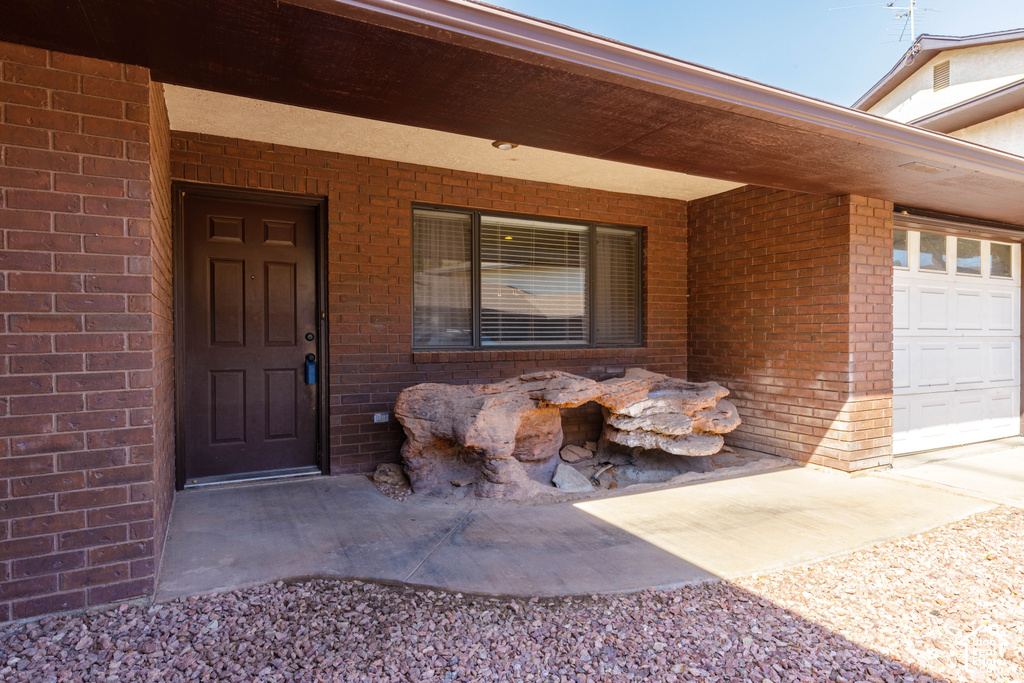 3707 GATES CIR photo 4