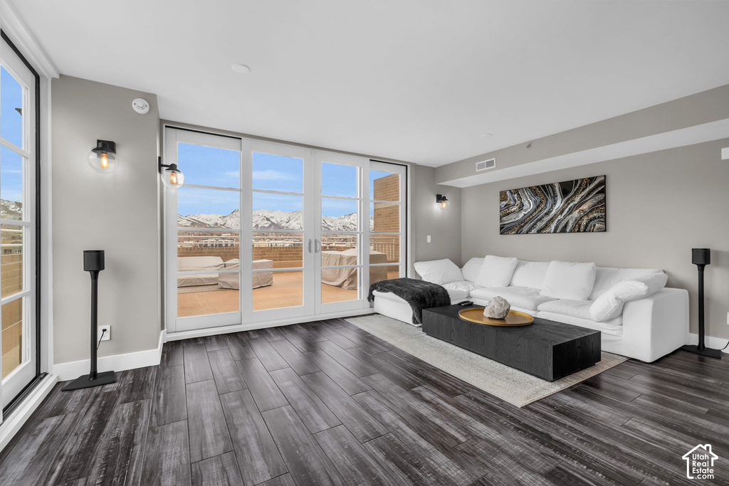 230 E BROADWAY photo 4
