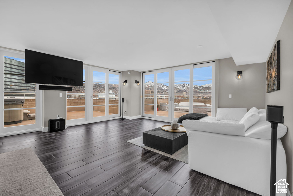 230 E BROADWAY photo 3