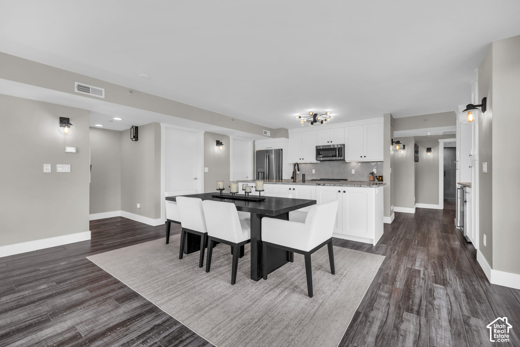 230 E BROADWAY photo 5