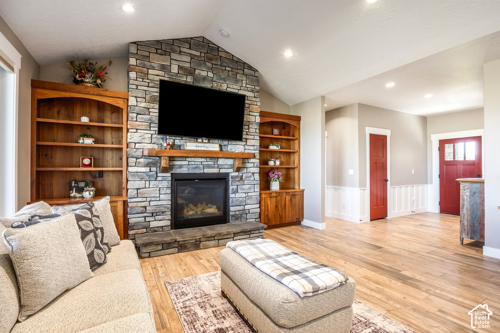 802 SPRUCE WAY photo 4
