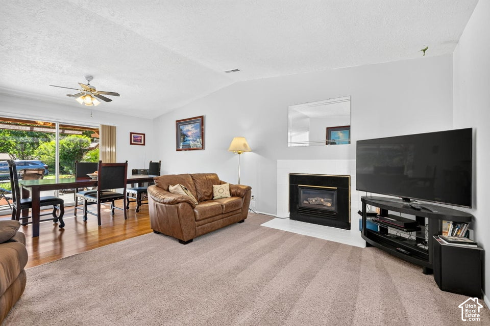 320 N SUNFLOWER DR photo 2