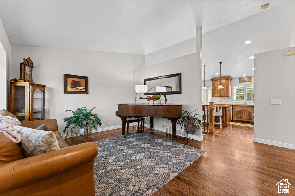178 E OLIVE BERRY LN photo 3