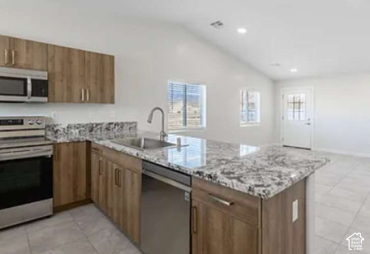 427 N MEADOW LN photo 3