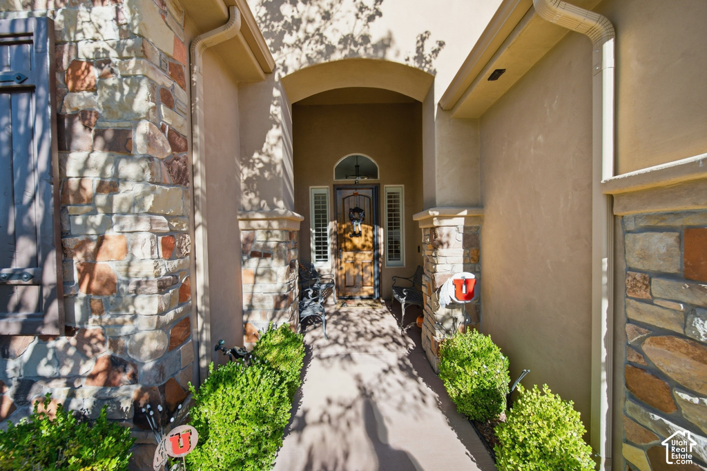61 N CHARBONNE DR photo 4