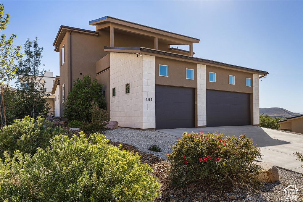 461 N 250 E photo 2