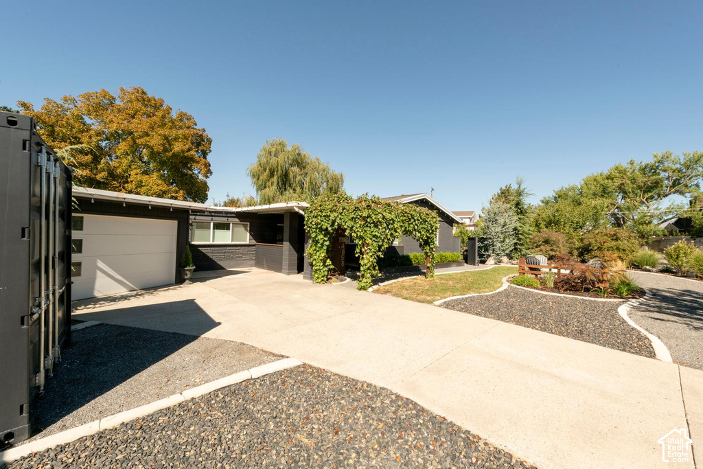 4058 S 1045 E photo 3