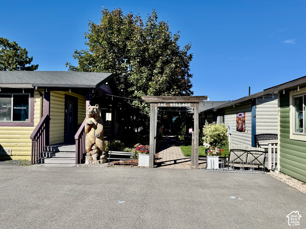 65 W LOGAN RD photo 2