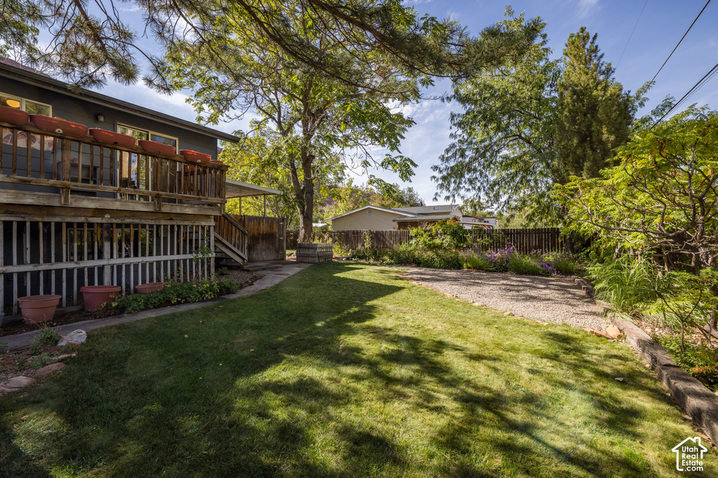 831 MOUNTAIN DR photo 2