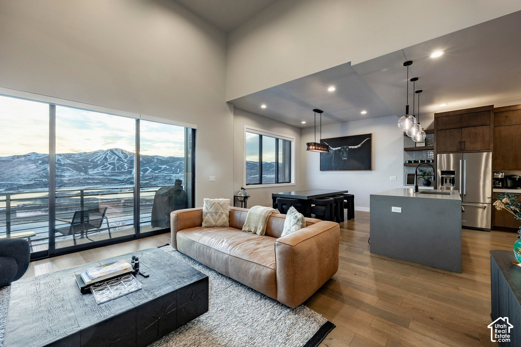 848 E KLAIM DR photo 5