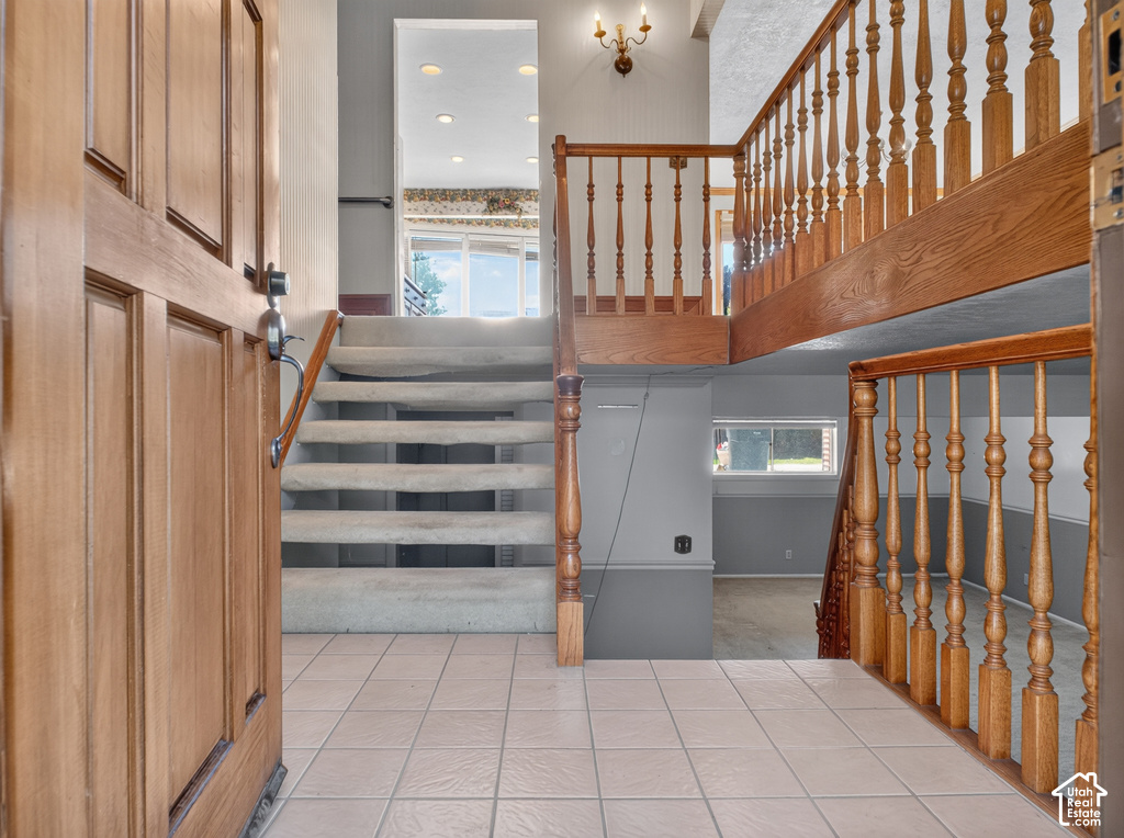 712 E ARROWHEAD LN photo 2