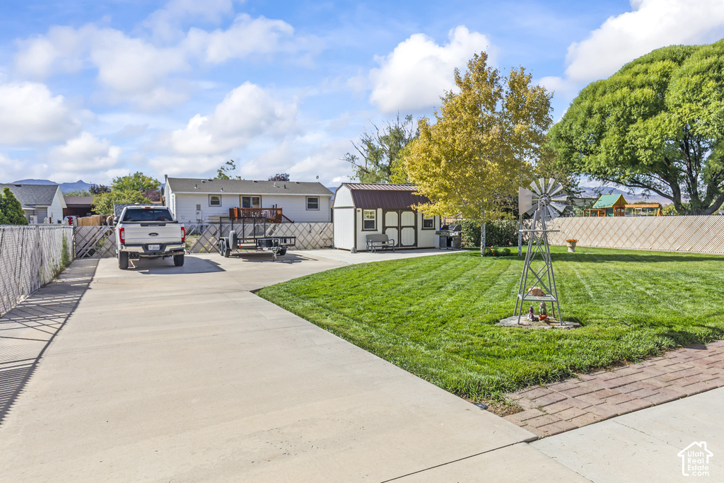 558 S ASPEN CIR photo 3