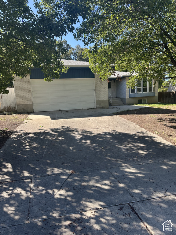 8228 S BETTINA LN E photo 2
