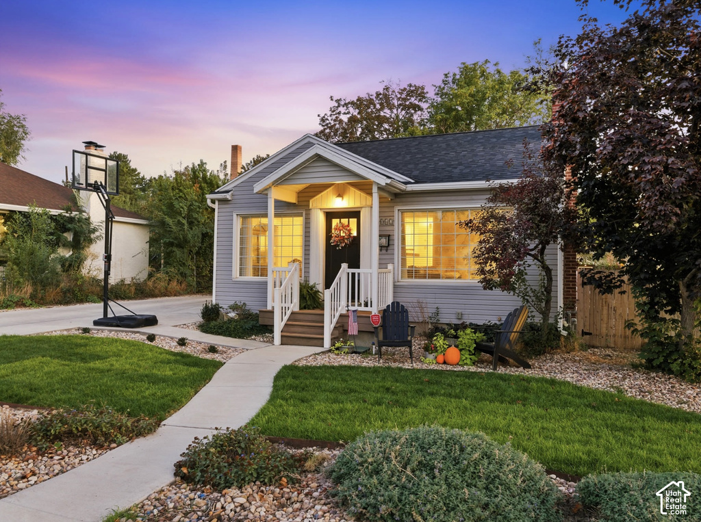 1042 E ELGIN AVE photo 3