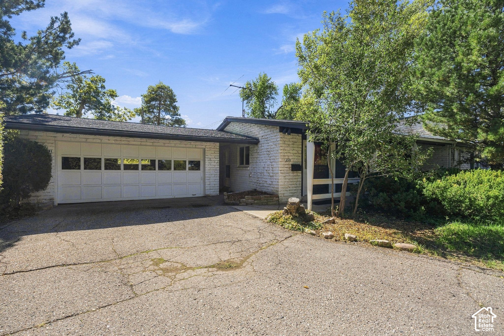 3581 EASTMILLBROOK E CIR photo 2
