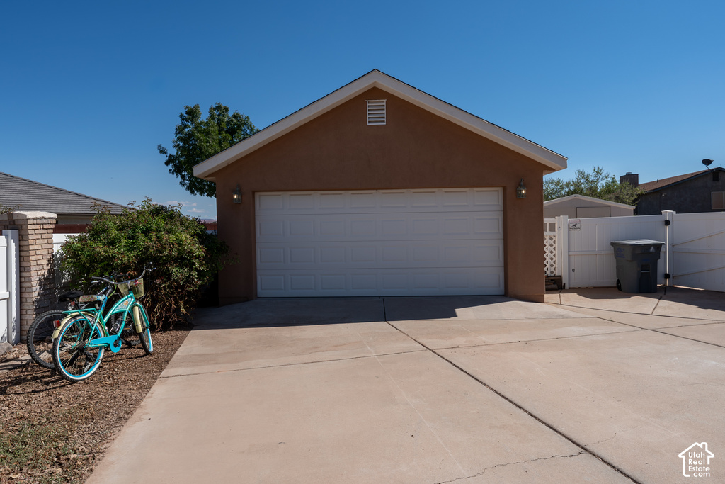 2887 S PALM CIR photo 3
