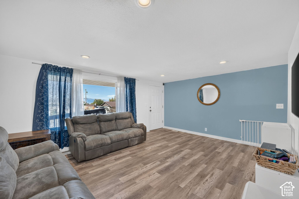 360 LAKEVIEW AVE photo 4
