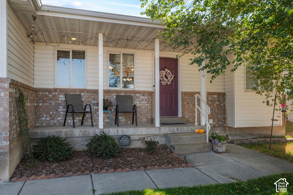 616 N 200 W photo 3