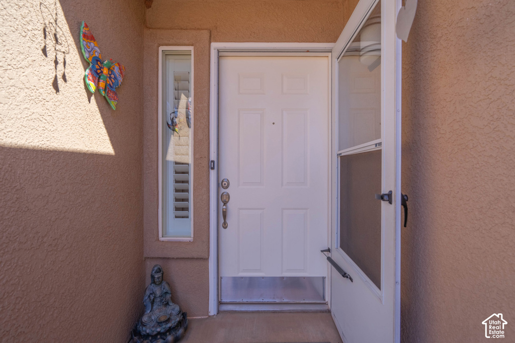 577 S SIESTA DR photo 3
