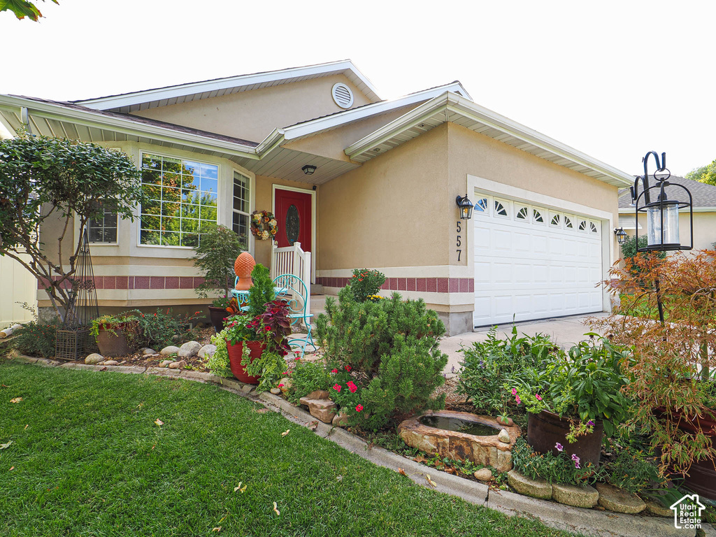 557 E VILLAGER LN photo 3