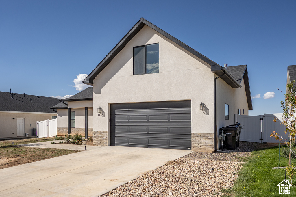 1137 N YUCCA ST photo 5