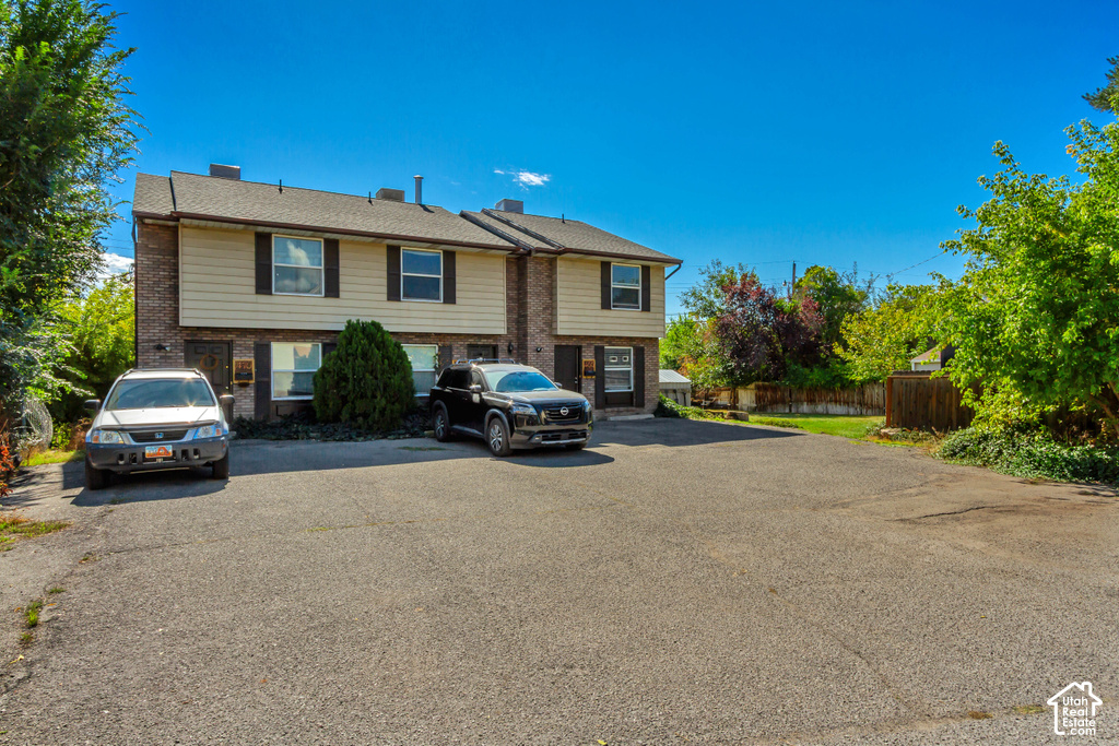 466 E 400 S photo 2
