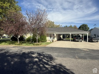 305 S 100 E photo 2