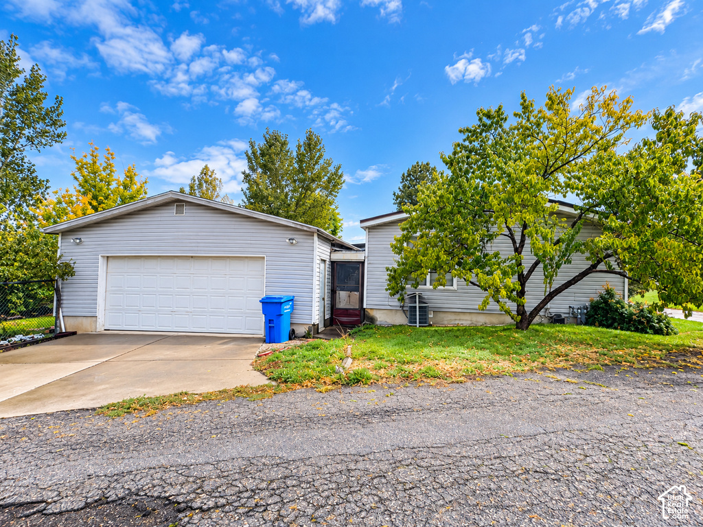 645 N 600 E photo 2