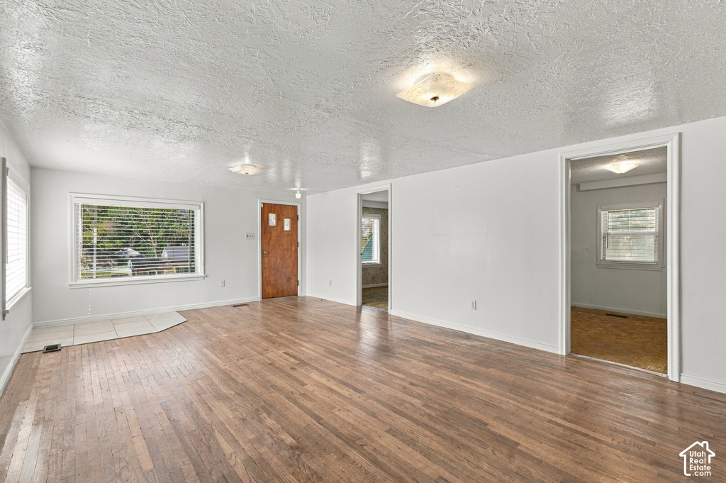 2180 ROBINS AVE photo 4